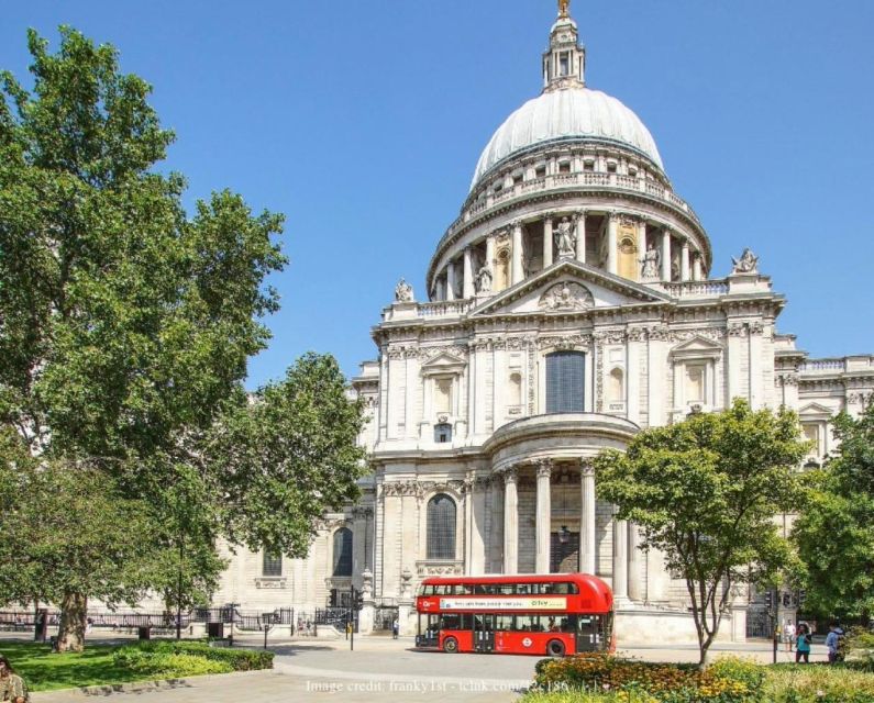 4-Hour Private Tour of London in a Panoramic Black Cab - What the guide adds to the cab ride