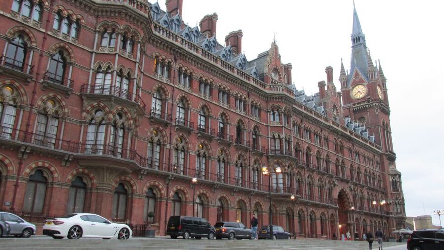 A Muggle's Guide to London: Harry Potter Walking Tour - Why this walking tour works in central London