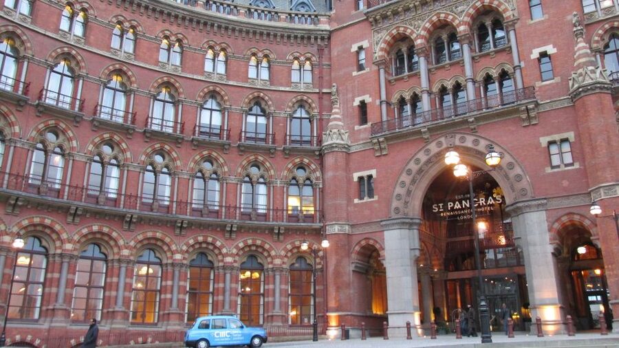 A Muggle's Guide to London: Harry Potter Walking Tour - Following broom rides and the Knight Bus