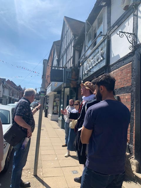 A tour of Warwick with Queen Elizabeth's secret lover - Key points at a glance