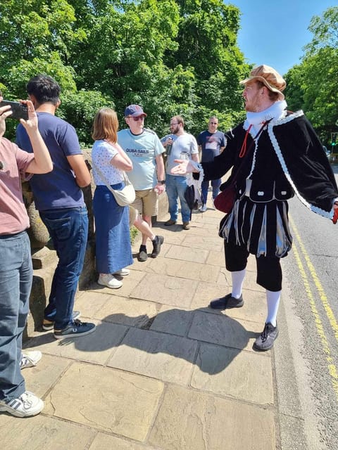 A tour of Warwick with Queen Elizabeth's secret lover - Timing, language, and booking flexibility
