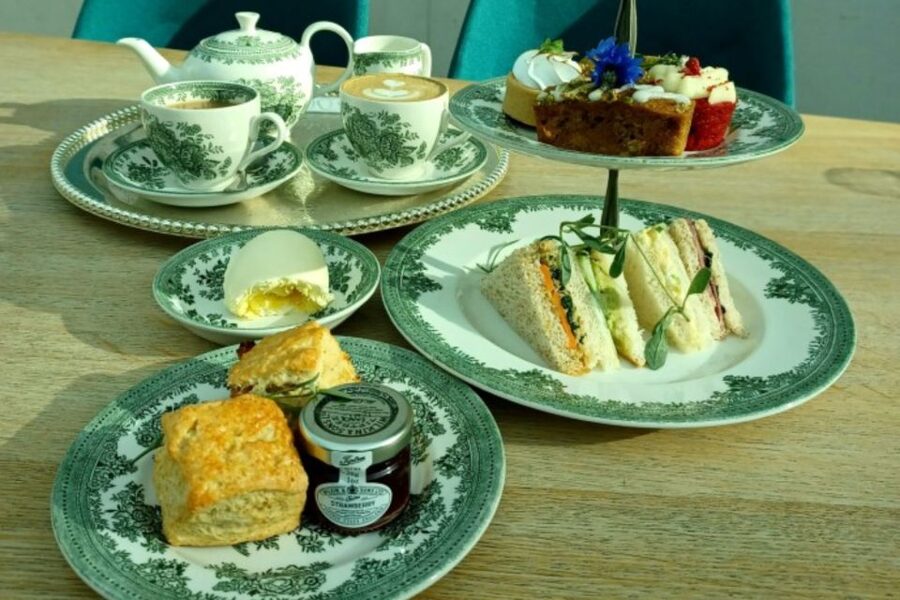 Afternoon Tea at the British Museum - Choosing between loose-leaf and flowering teas