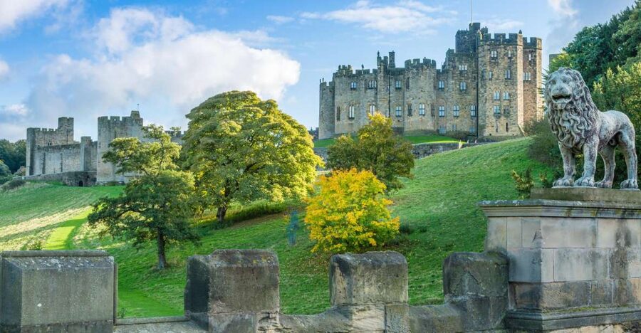 Alnwick Castle, Northumberland & Scottish Borders 1-Day Tour - Starting at the Burns Monument