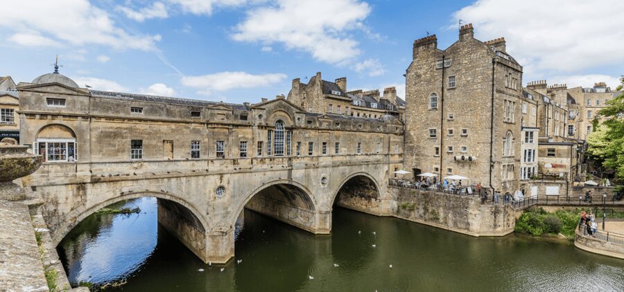 Bath : 2 Hour Historic Walking Tour With An App - Bath Abbey’s Perpendicular Gothic details