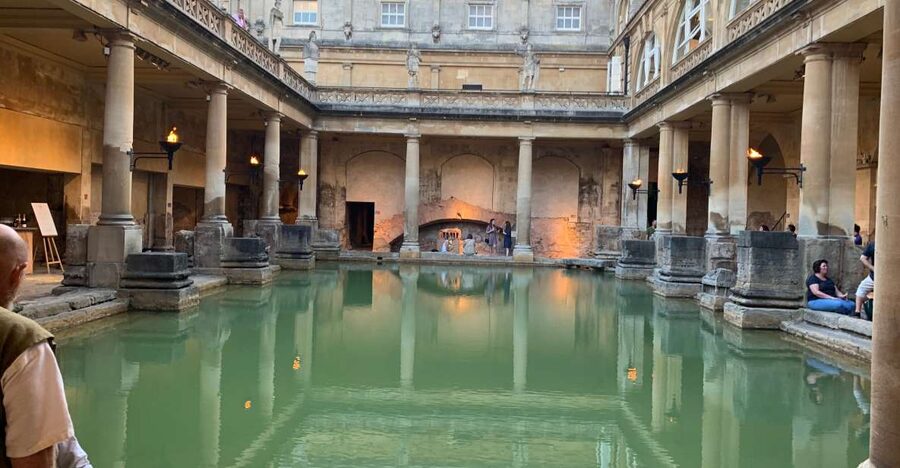Bath: Guided City Walking Tour with Entry To The Roman Baths - Meeting at Bath Abbey and getting your bearings