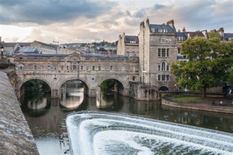 Bath: Local Pubs & Historic Sights Walking Tour (3h) - What the $51 price includes