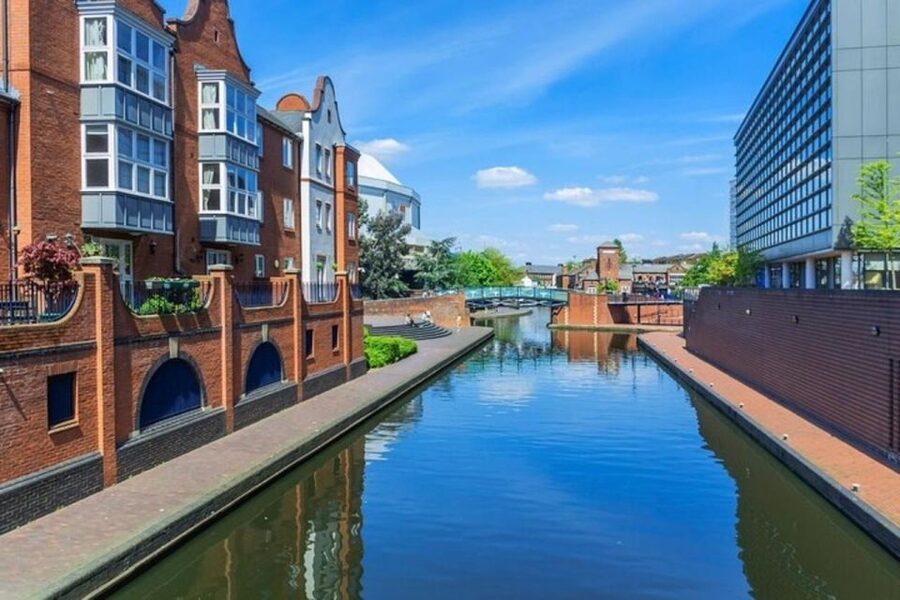 Birmingham : Must-see Attractions Private Walking Tour - Victoria Square and the civic center