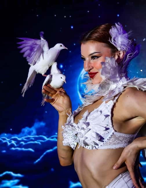 Brighton: Cabaret Carousel Show Ticket - Choosing between dinner, brunch, drag, and burlesque