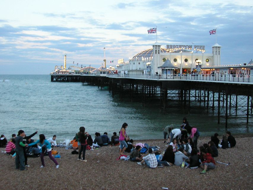 Brighton: Piers & Queers LGBTQ History Tour - Ric’s guiding style and the small-group advantage