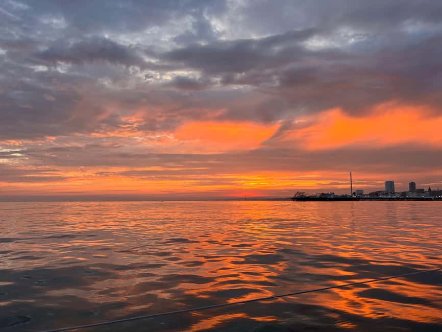 Brighton: Sunset Sailing Cruise with a Glass of Wine - What the small group changes