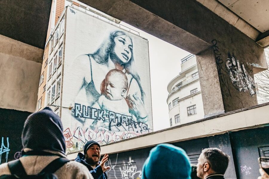 Bristol: Blackbeard to Banksy Guided Walking Tour - Llandoger Trow and the city’s famous names
