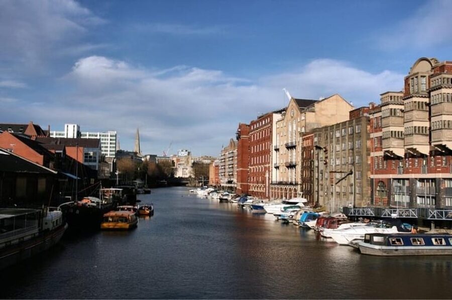 Bristol : Sightseeing Custom Tour with a Local Guide - What the private format is really worth