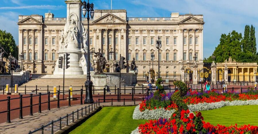 Buckingham Palace Exterior and Royal History Private Tour - From Trafalgar Square to the palace gates