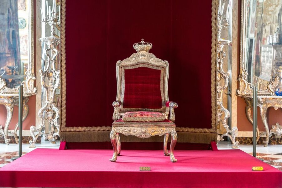Buckingham Palace Exterior and Royal History Private Tour - The 3.5-hour option and private car transfers