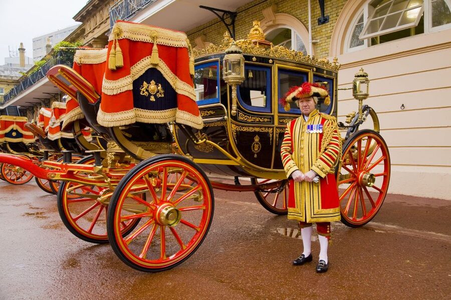 Buckingham Palace: The Royal Mews Entrance Ticket - Seeing the horses and working equipment