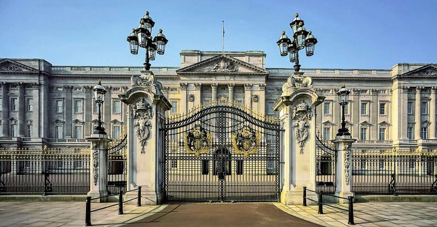 Buckingham Palace: The State Rooms Entrance Ticket - A self-guided route that sets its own pace