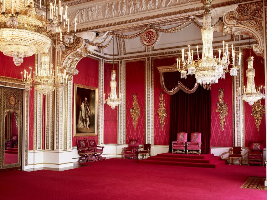 Buckingham Palace & Windsor Castle: Full-Day Tour - Windsor Castle: royal power on a much larger scale