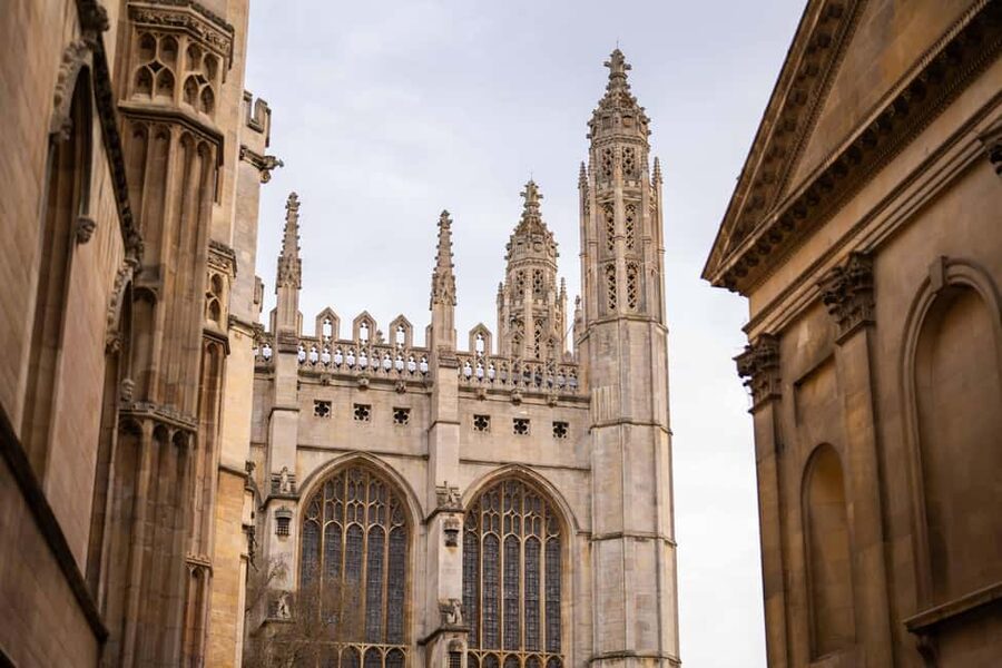 Cambridge: Alumni-Led Walking & Punting Tour w/Kings College - King’s Parade and the college route