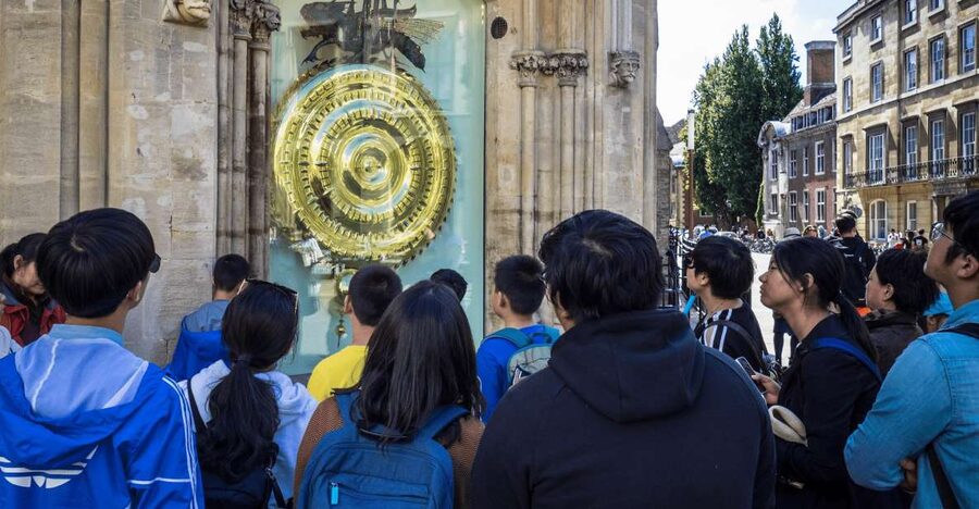 Cambridge: Chinese University Student-Guided Walking Tour - Clare College, Senate House, and the university center