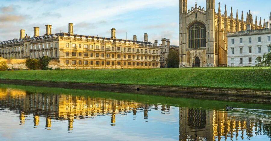 Cambridge: Guided River Cam Punting Tour - Cushions, blankets, and the right pace