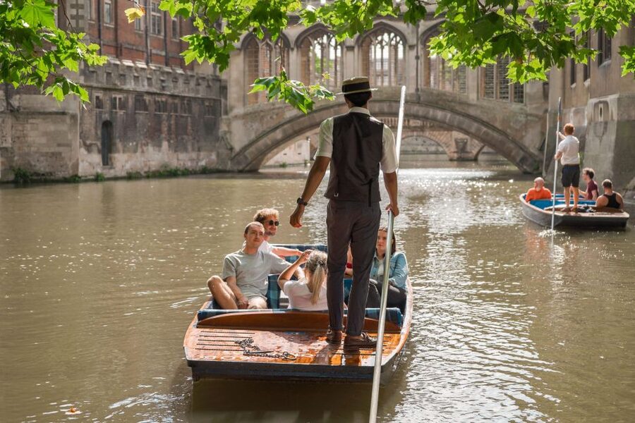 Cambridge: Guided Shared River Punting Tour - The guides make or break the experience