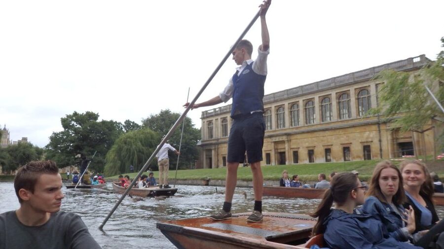 Cambridge: Punting Tour on the River Cam - The Bridge of Sighs and the ride back