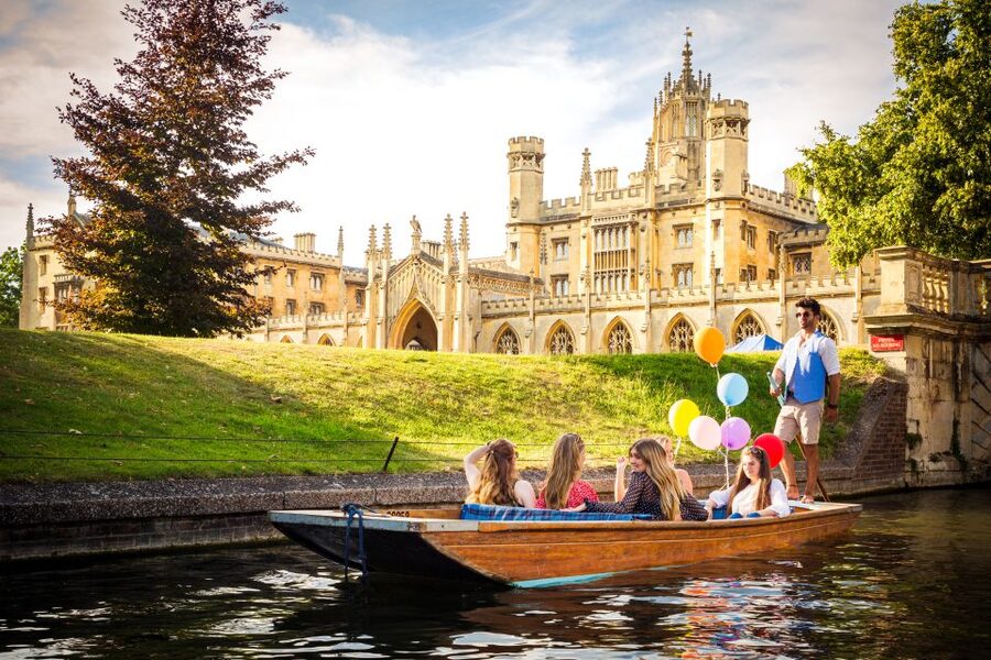 Cambridge: Shared Punting Tour with Guide - Magdalen College and the first stretch of the Cam