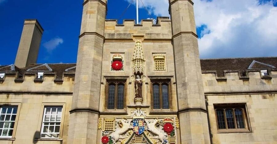 Cambridge: Sightseeing Walking Tour with a Local Guide - Colleges, courtyards, and Cambridge architecture