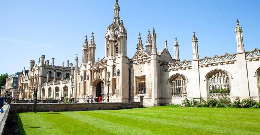 Cambridge: University Alumni Tour with Kings College Option - Key points at a glance