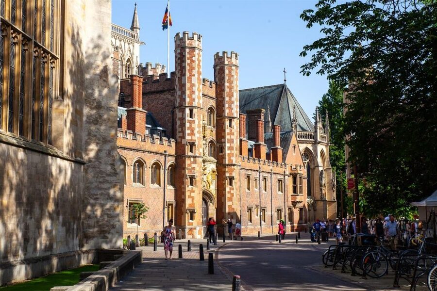 Cambridge: University Alumni Tour with Kings College Option - The city-center walk and its first landmarks
