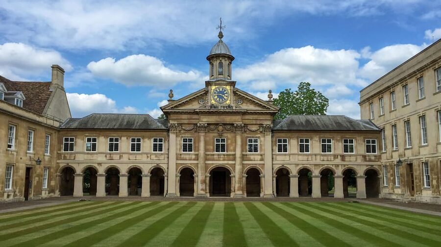 Cambridge: University Walking Tour - From monasteries to a world-famous university