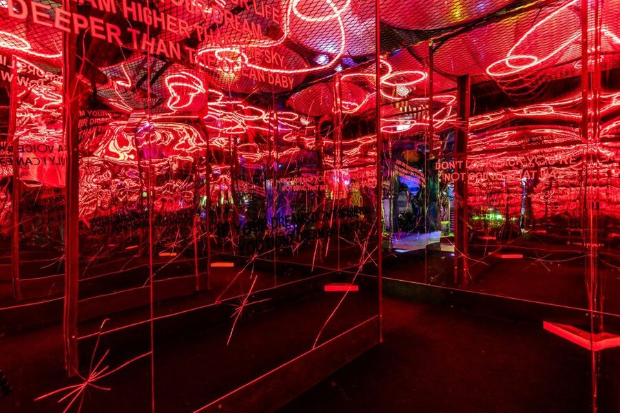 Camden: Junkyard Golf Club Tickets for 9 or 18 Holes - Atmosphere, drinks, and the social side