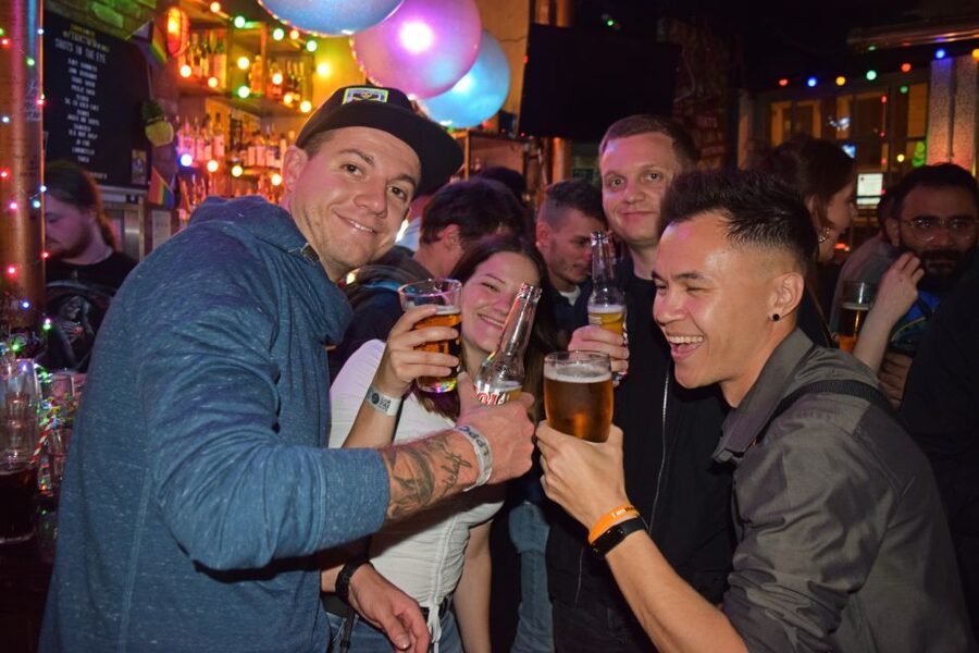 Camden Pub Crawl & Bar Tour London - Weekends: louder venues and a club finish
