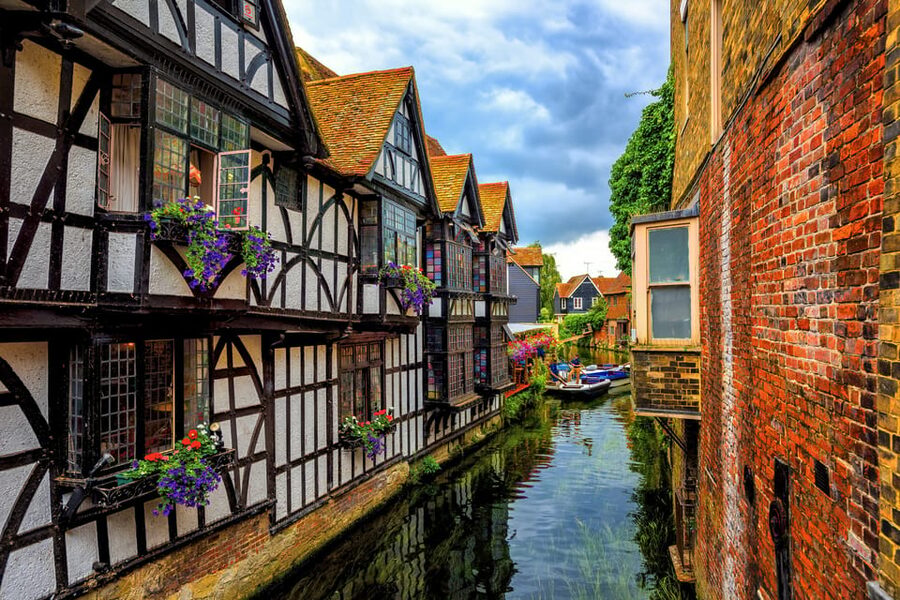Canterbury: Walking Tour with Green Badge Guide - How much ground you cover in 90 minutes