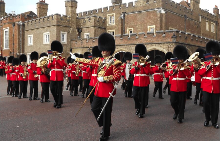 Changing of the Guard at Buckingham Palace - Starting at the Duchy of Cornwall Office