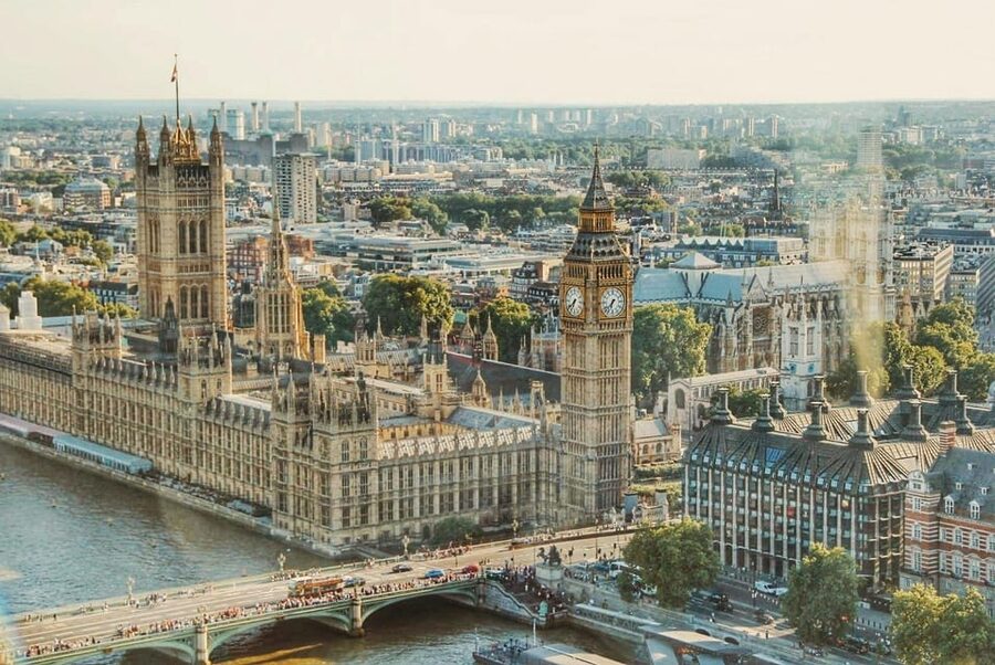 Changing of the Guard Experience in London - Big Ben and Westminster Abbey at the finish