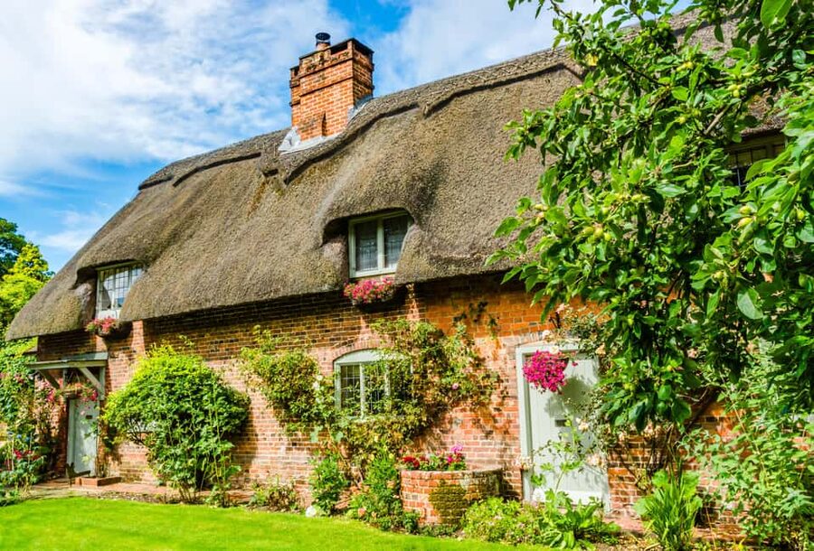Chawton: Village tour to discover its ties to Jane Austen - Walking through cottages linked to Austen