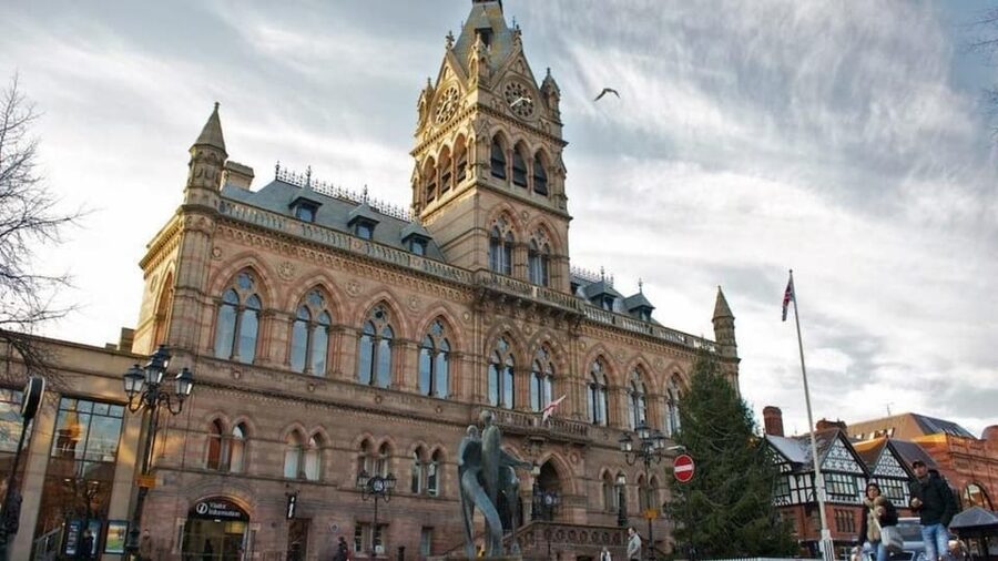 Chester: City Walking Tour & Exploration Game - Who should choose this Chester quest?