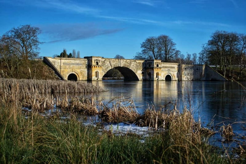 Churchill Tour at Blenheim Palace - A private vehicle makes Oxfordshire easier