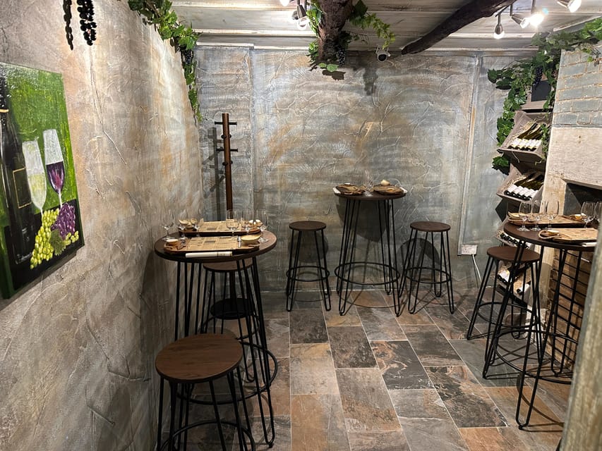 City of Bath: British Wine and Cheese Tasting Experience - Three cheeses and a generous board of extras