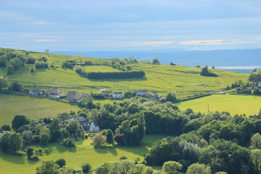 Classic Cotswolds: Online Road Trip Travel Guide - Estates, wool churches, and the story behind the stone