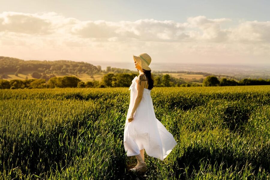 Cotswolds Village Private Car Tour and Photoshoot - Chipping Campden for village character and shopping