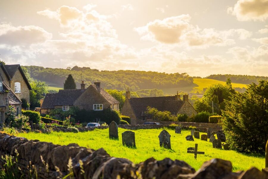 Cotswolds Village Private Car Tour and Photoshoot - Stow-on-the-Wold for a longer village visit