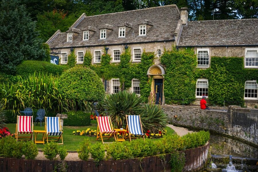 Cotswolds Village Private Car Tour and Photoshoot - Starting in Bourton-on-the-Water