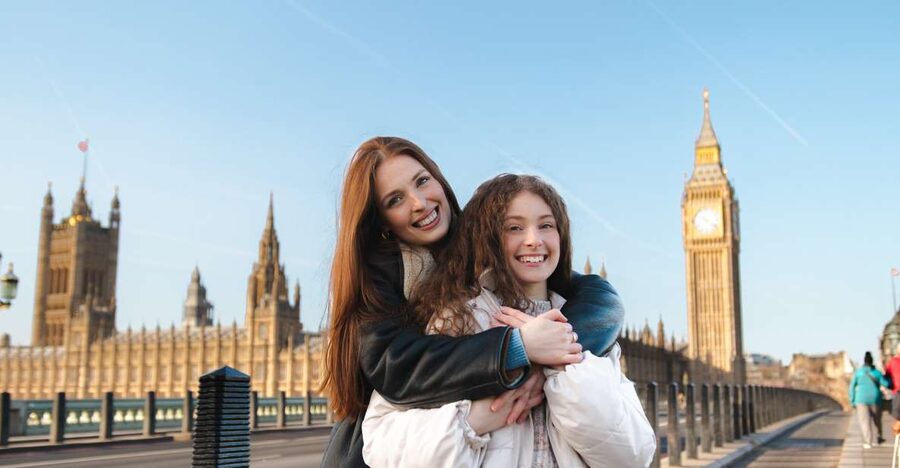 Couple’s photo: Romantic photoshoot in London - Moving toward Big Ben
