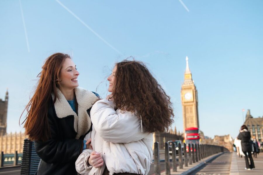 Couple’s photo: Romantic photoshoot in London - What the photographer actually adds