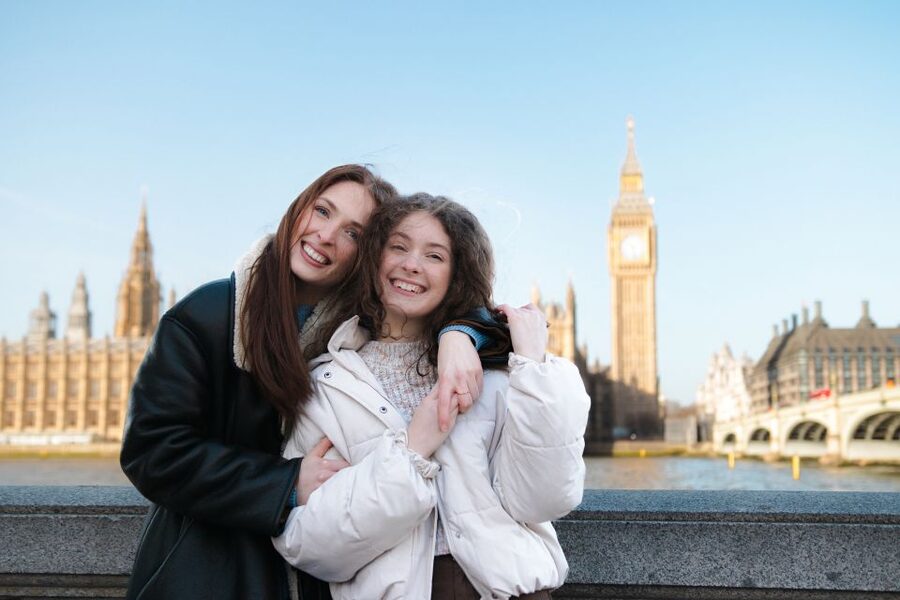 Couple’s photo: Romantic photoshoot in London - Meeting at the Boudiccan Rebellion