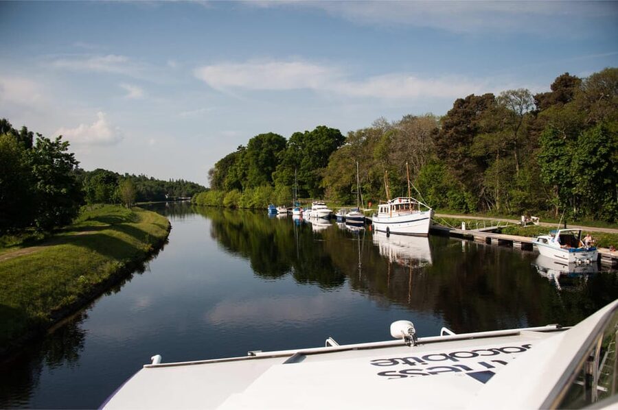 Dochgarroch: Caledonian Canal and Loch Ness 50min Cruise - Comfort on board and what to buy