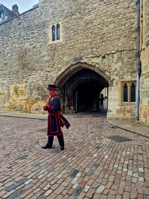 Easy Access Tower of London Royal Secrets & Scandals Tour - Key points to know before booking