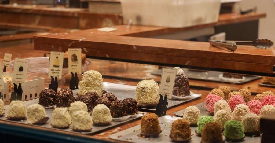 Eating London: Heart Of 'The City' Food Tour - Chocolate houses and your final sweet choice